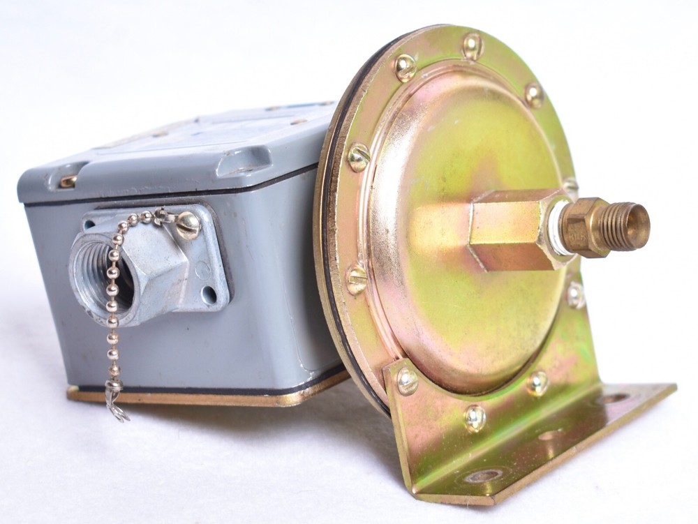 Square D Pressure Switch .25 - 2.5 Type AMW1