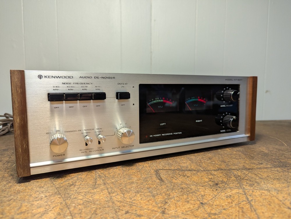 Kenwood KF-8011 Audio De-noiser, Meter unit, Powers on