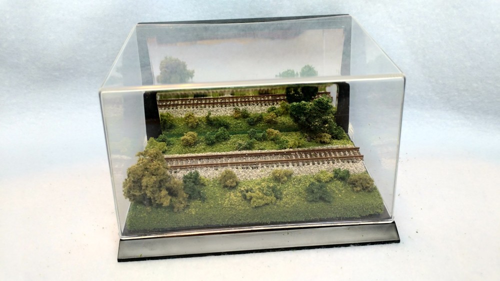 Z SCALE DISPLAY MIRROR CASE - GREAT VIEW FOR ANY Z LOCO OR CAR