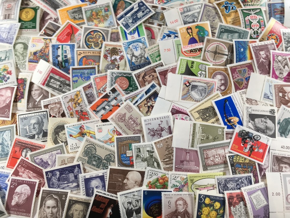 AUSTRIA - 200 STAMPS - ALL DIFFERENT - MINT/NH