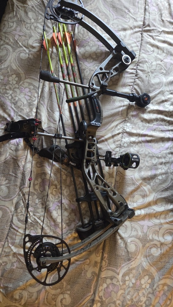 Bowtech Convergence 31" draw. 70lb