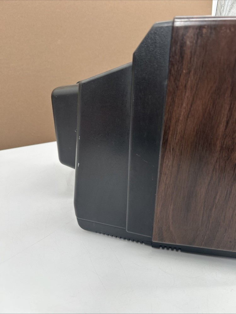 VTG Quasar Television Wood grain Front Dial Model WP2132UW (1982) Powers ON