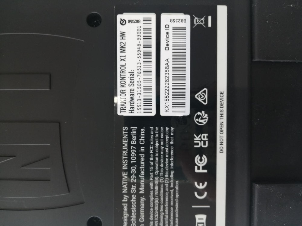 NATIVE INSTRUMENTS TRAKTOR KONTROL X1 Effects Controller w/ Accessories MG01 5.5