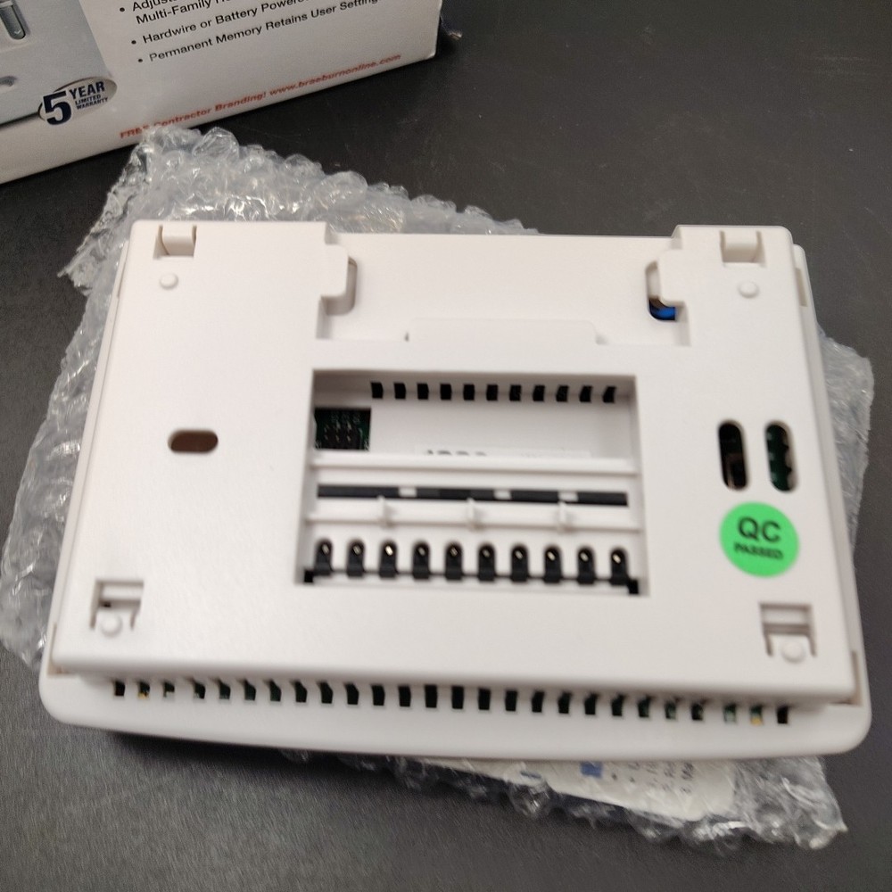 Braeburn 1220 Non-Programmable Thermostat SEE PHOTOS NEW