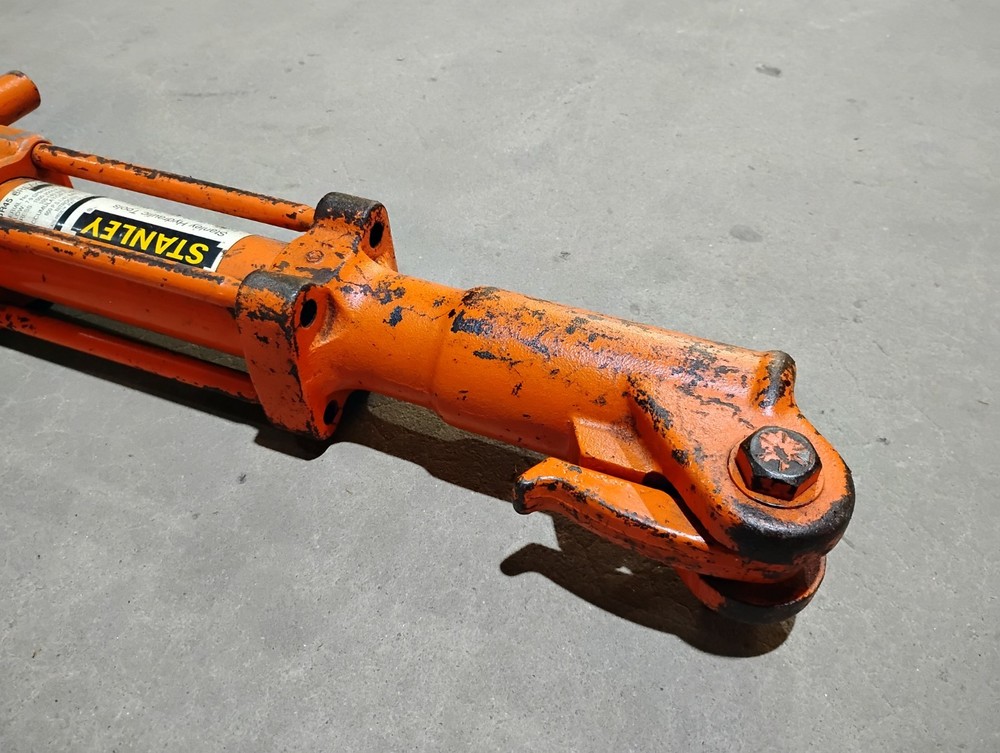 Stanley BR45 Hydraulic Underwater Light to Medium Duty Breaker