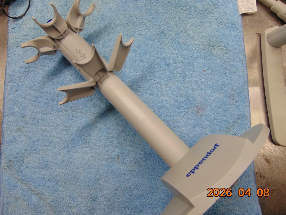 (1) Eppendorf Pipette stand 3 place carousel