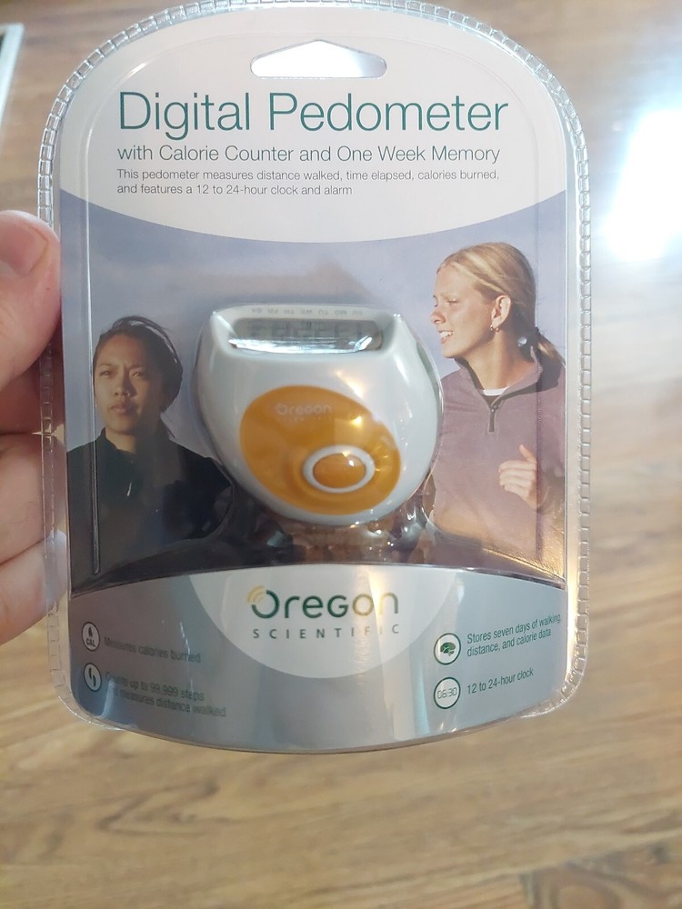 Oregon Scientific Tiny Digital Pedometer with Calorie Counter and 1 Week Memory