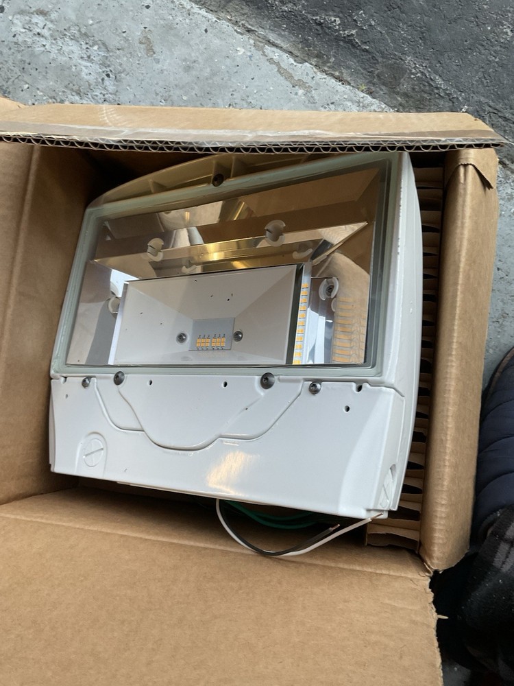 Current EVOLVE LED series EWAS Wallpack, White X1004001