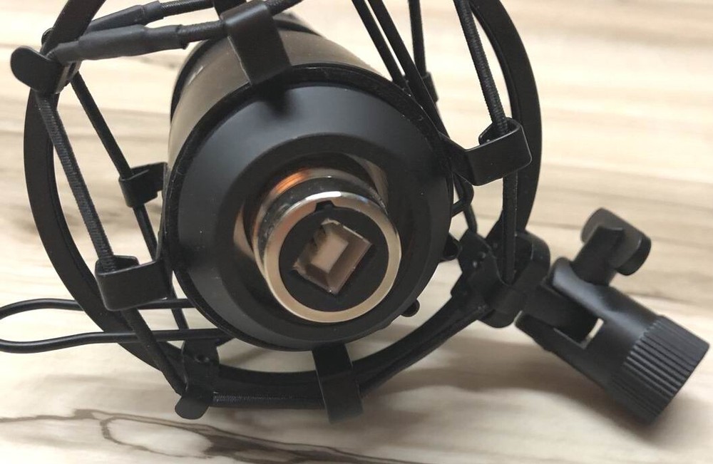 MAONO USB Microphone with Mount & USB Cable ~ Podcast / Gaming