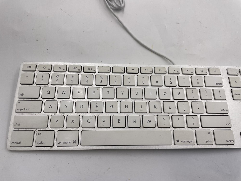 Apple A1243 USB Wired Standard Keypad - White