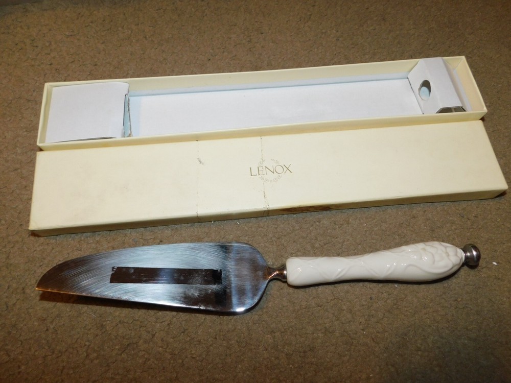 Lenox Cherish Cake SERVER Ivory Handle w/ Raised Flowers NOT Orginal Box