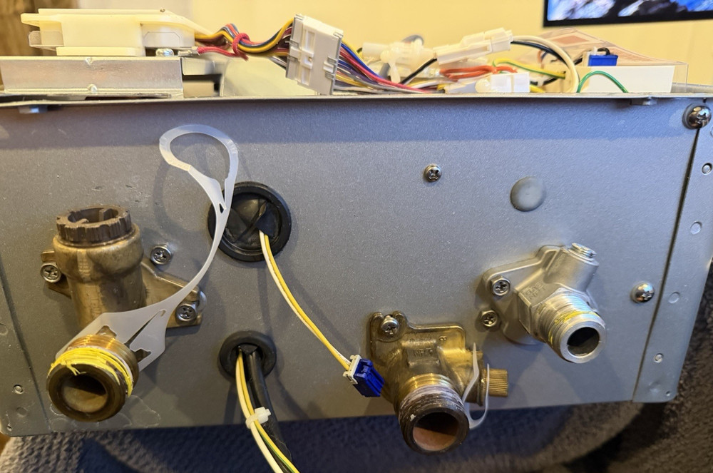 Rinnai RH180 Tankless Unit REU-VA1320WF-US - Error 63 sold As-Is (#2)