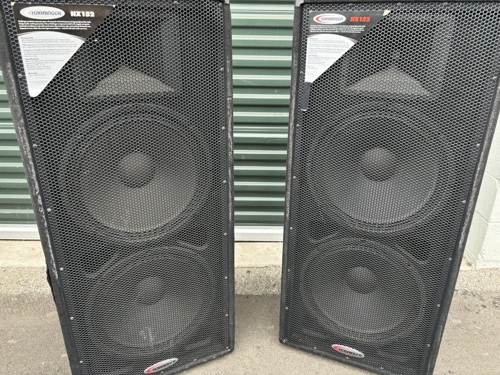 Harbinger HX152 TOWER SPEAKERS ROLLING WHEELS