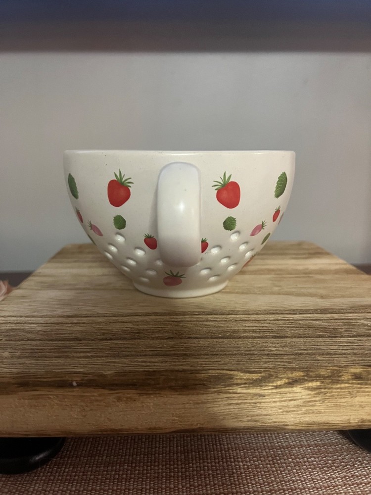 Crofton Stoneware Strawberry Print Colander / Strainer Cups Dish