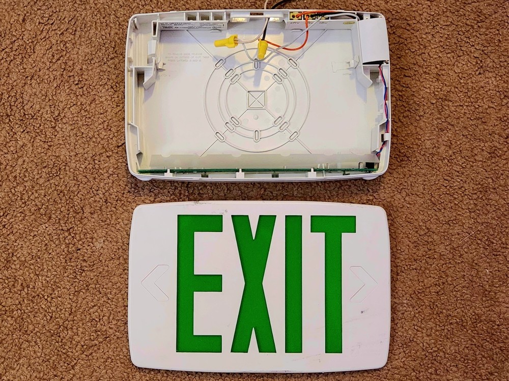 LITHONIA LIGHTING LED GREEN EXIT SIGN LIGHT (SINGLE SIDED)