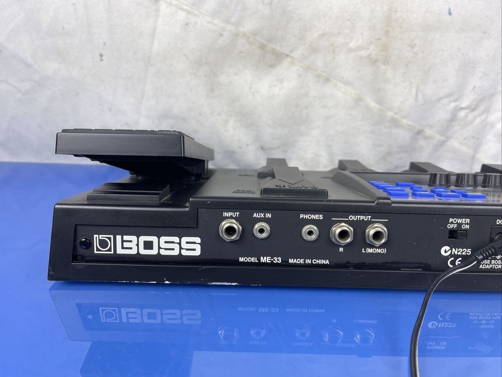 Boss Roland ME-33 Multiple Multi Effects Processor Guitar Effect Pedal + PSU