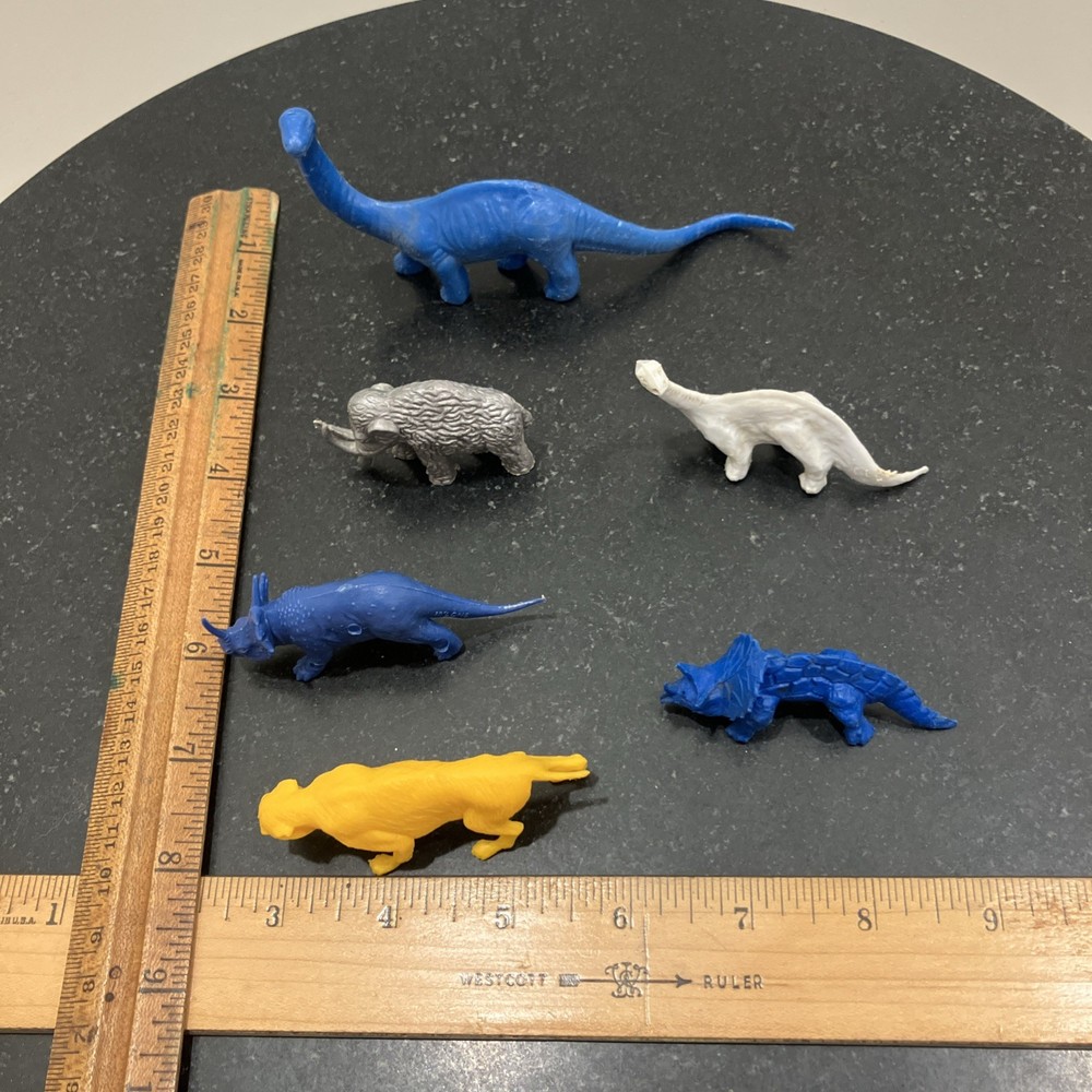 Lot of 6 Plastic Dinosaur / Extinct Animal Figures..