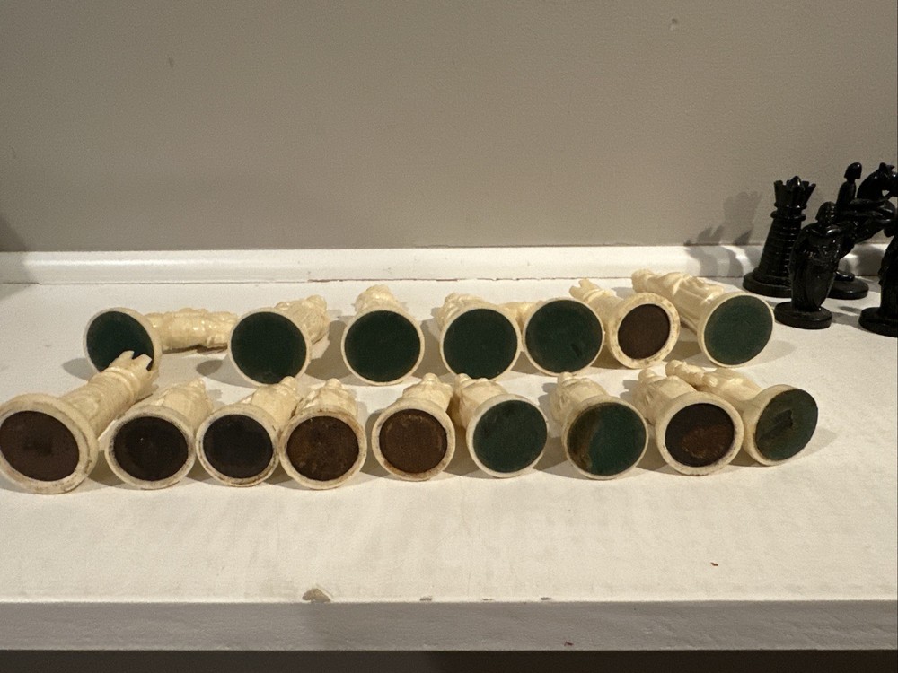 Vintage Roxy Chess Set