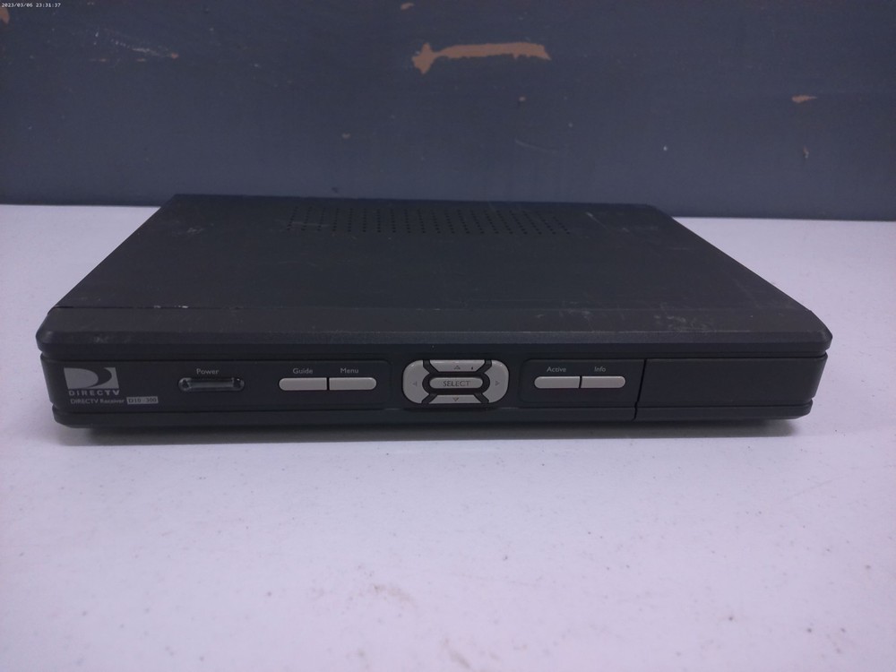 Vintage DIRECTV D10-300 Digital Satellite Receiver.