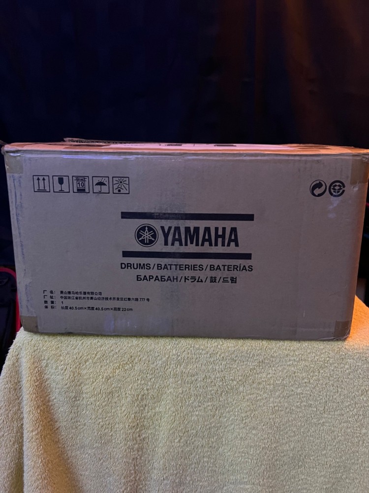 Yamaha Absolute Hybrid Maple 14x6 Snare Drum (Solid Black)