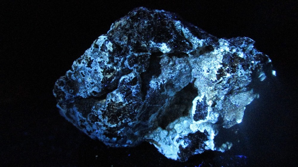 Bluish-White fluorescent mineral rock S75