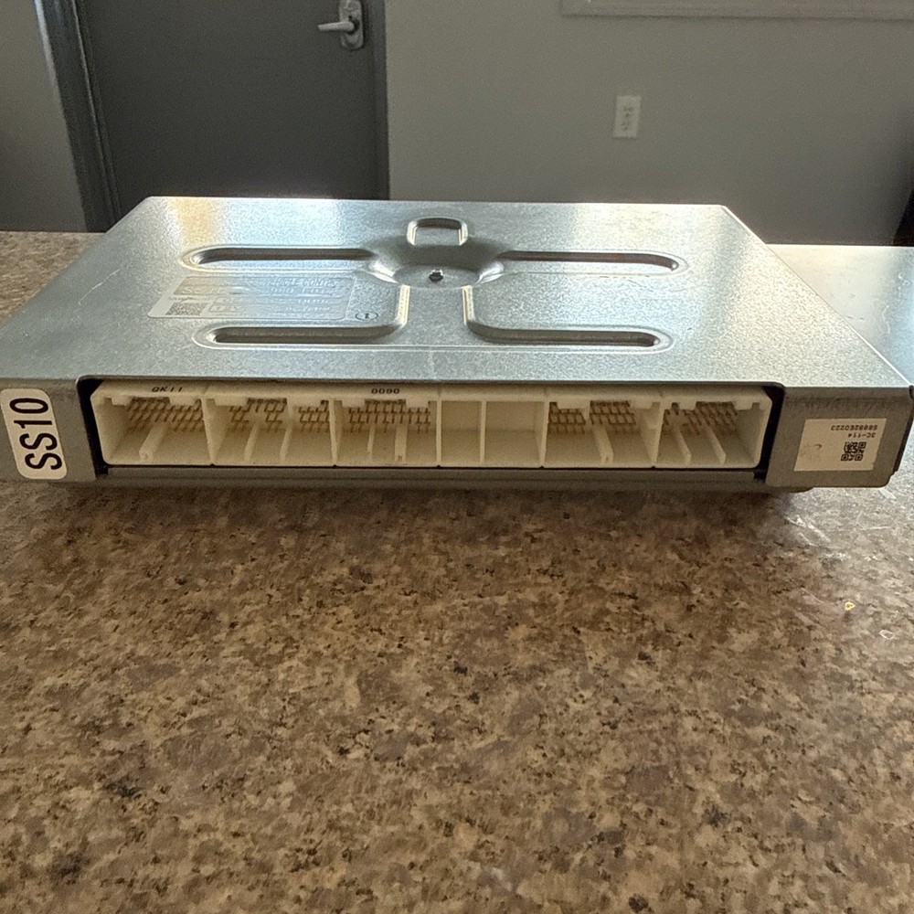 S8990-E0100 HINO CAB CONTROL UNIT MODULE