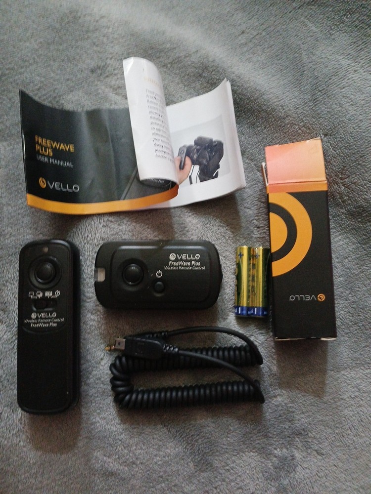 Vello FreeWave Wireless Flash Trigger LR and Receiver Kit