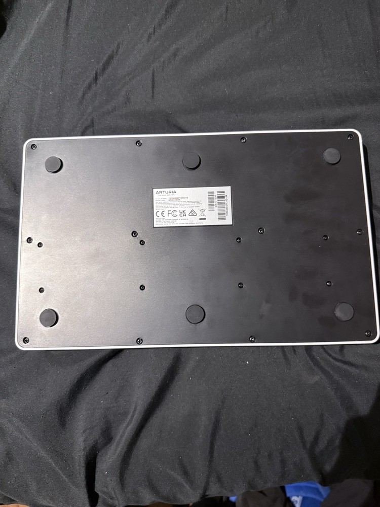 Arturia MiniLab 3 Hybrid Keyboard Controller with Creative Software White