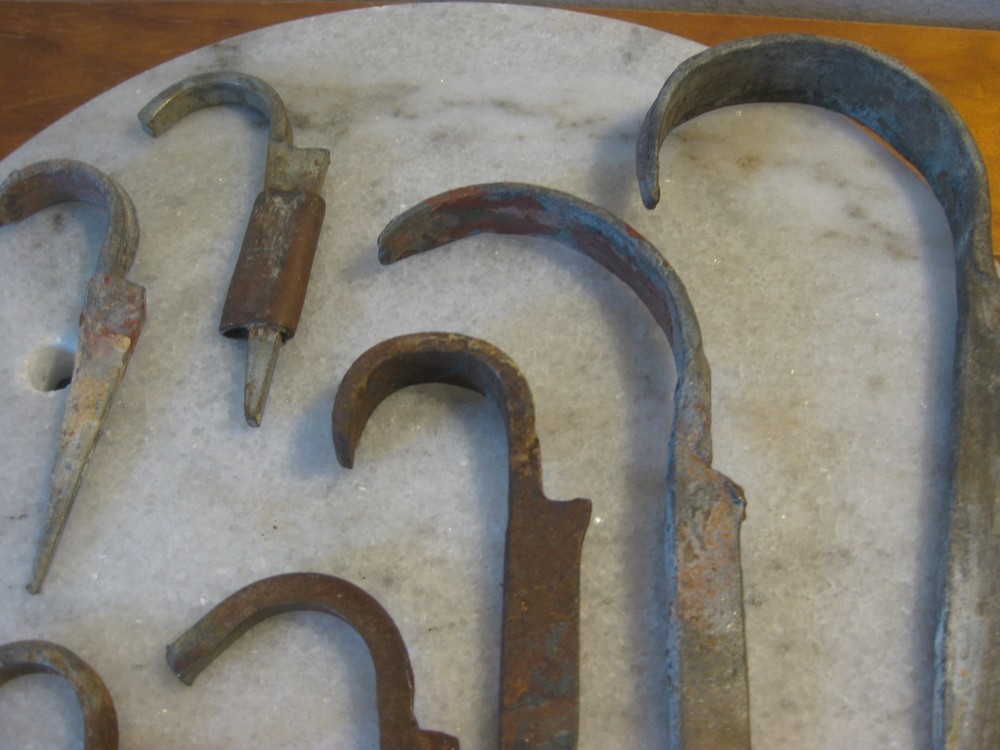 7 x VINTAGE Masonry Hooks (Different Sizes)