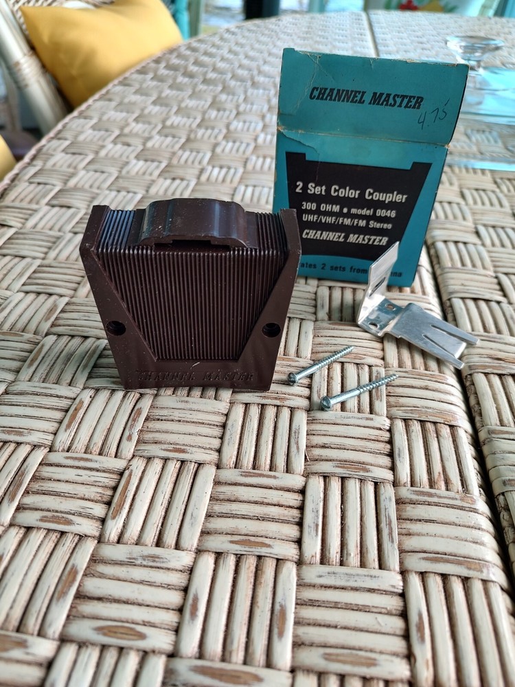 Channel Master Model # 0046  (2) Set Color Coupler