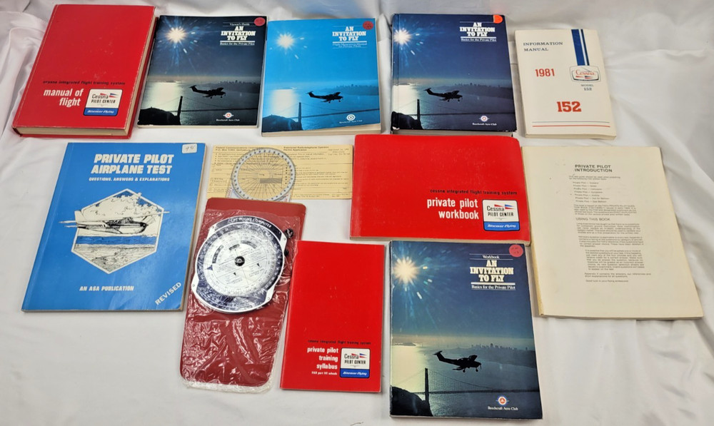 1981 Cessna/Beechcraft Integrated Flight Training System Pilot books W/Red Pouch