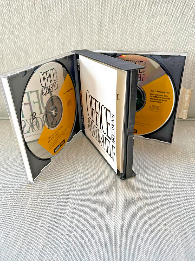 Microsoft OFFICE PROFESSIONAL & Bookshelf CD-ROM Installation SET 0f 2 Disc 1994