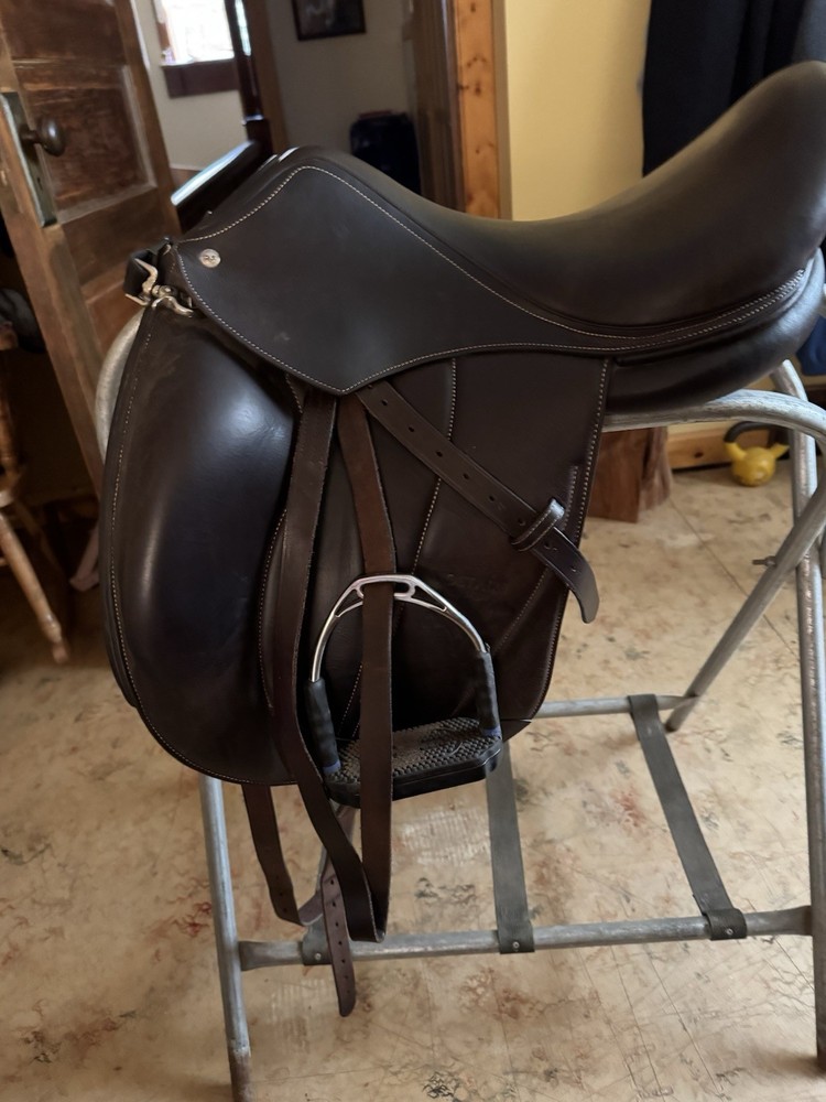 Voltaire Dreassage Saddle 17.5 Medium