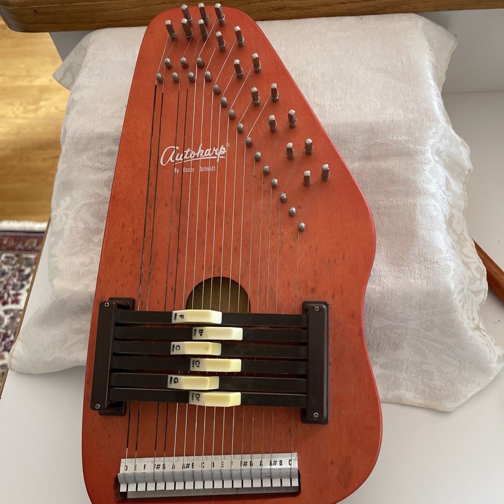OSCAR SCHMIDT AUTO HARP 6 CHORD 18 STRING