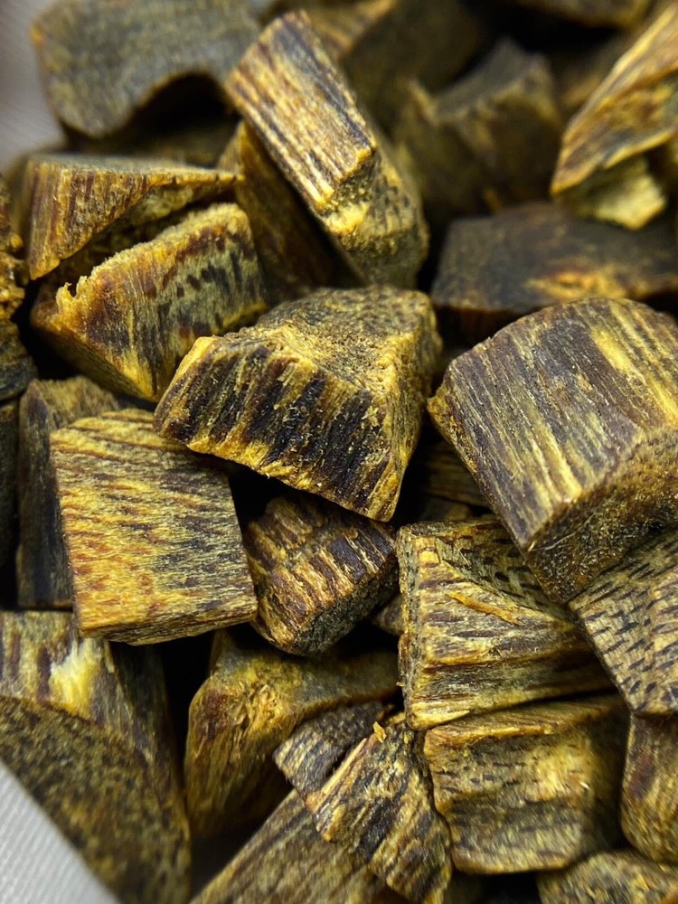 Old White Kynam Agarwood Chunks 100% Sinking From HaiNam 5Gram