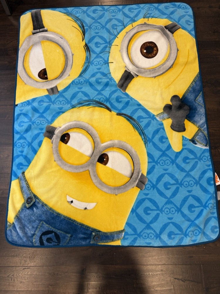 Despicable Me Minions Polar Fleece Blanket 43” X 56” VGUC
