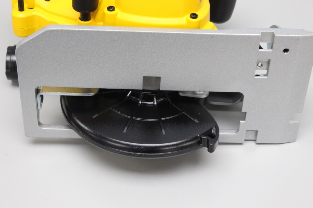 DEWALT DCS565- 20V 6-1/2" Cordless Circular Saw (Tool Only)