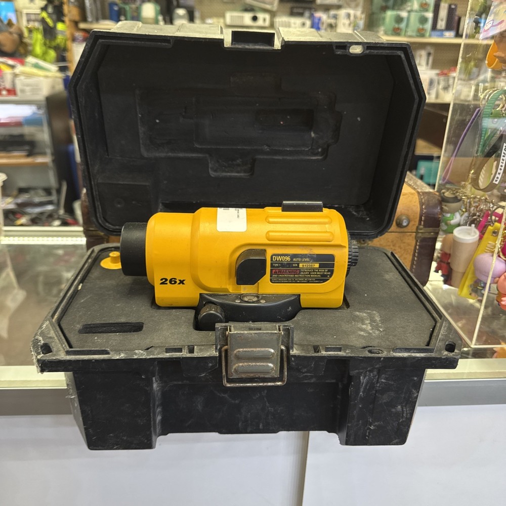 DEWALT DW096 Magnification Automatic Optical Level 26X with Case