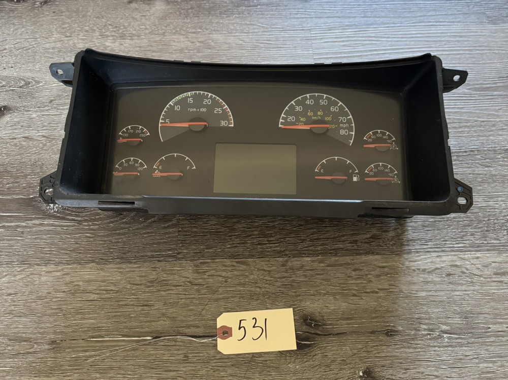 VOLVO VNL USED INSTRUMENT CLUSTER - P/N: 22261634-P01 **NEED REPROGRAM**