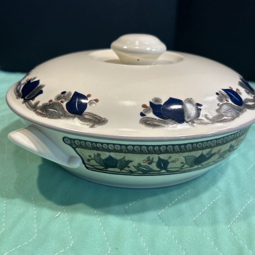 Mikasa Intaglio Arabella Covered Casserole Baking Dish 9.5” EUC
