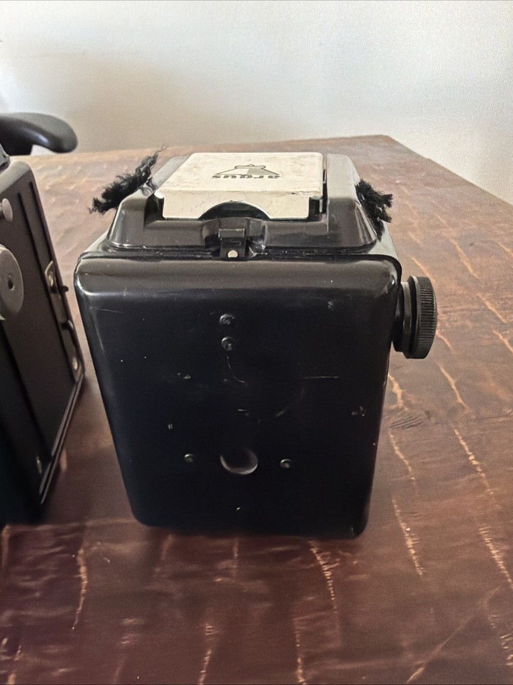 Vintage Argus Argoflex Seventy-five Camera with Flash Untested