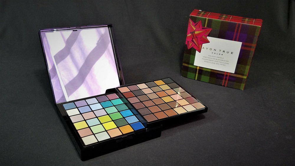 Avon True Colors MakeUp Case With Mirror Assorted Colors Holiday