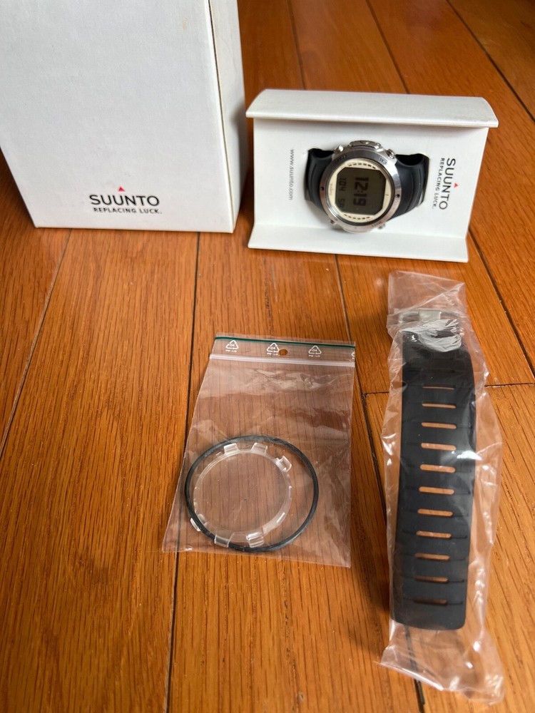 Suunto D6 Dive Computer w Box, extra large strap and protective cover
