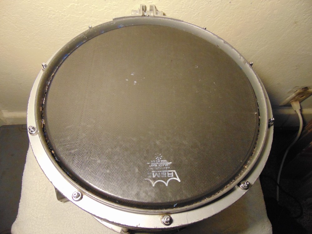 YAMAHA SFZ MARCHING SNARE DRUM w/ CASE