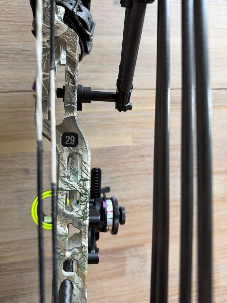 Mathews V3X Compound Bow 29in Draw Right Hand Camo GAS Bowstrings Bare Bow
