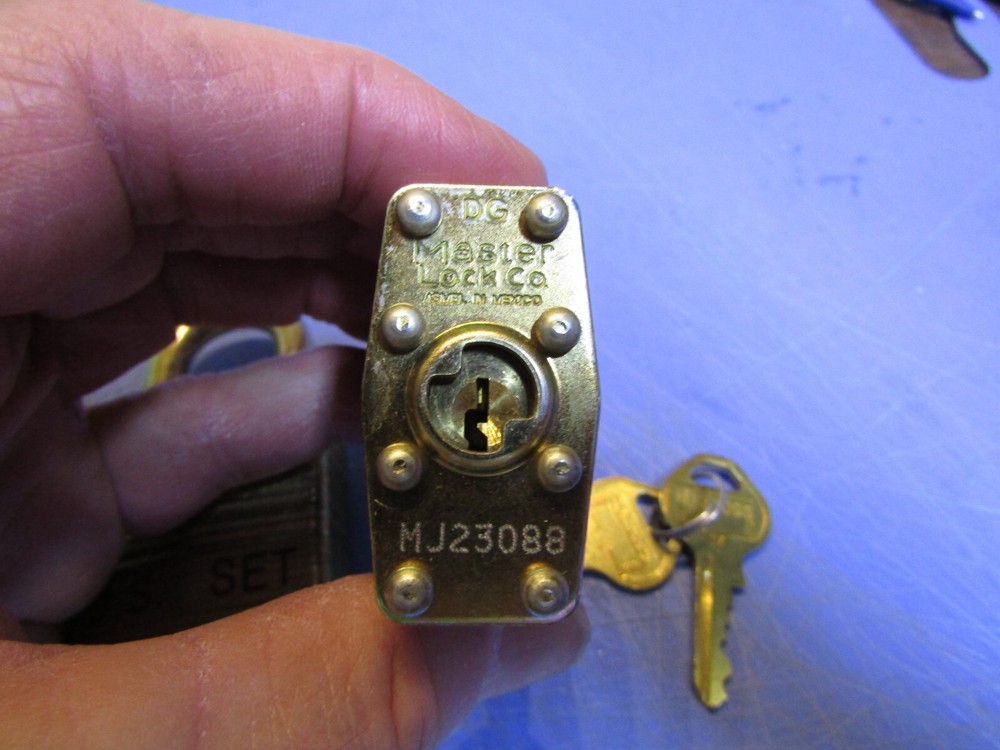 4 Master Lock DG Padlock US SET Keyed Different Hardened Key retained when open