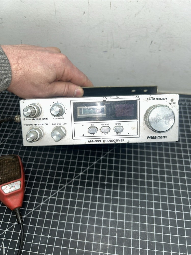 CB Mckinley President AM-SSB Transceiver - Powers On W/Astatic Road Devil Mic