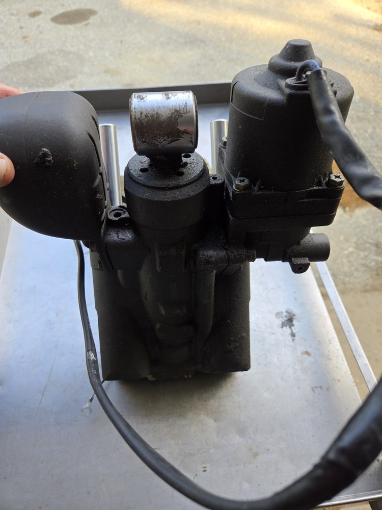 Suzuki Df 140 Trim Tilt Unit