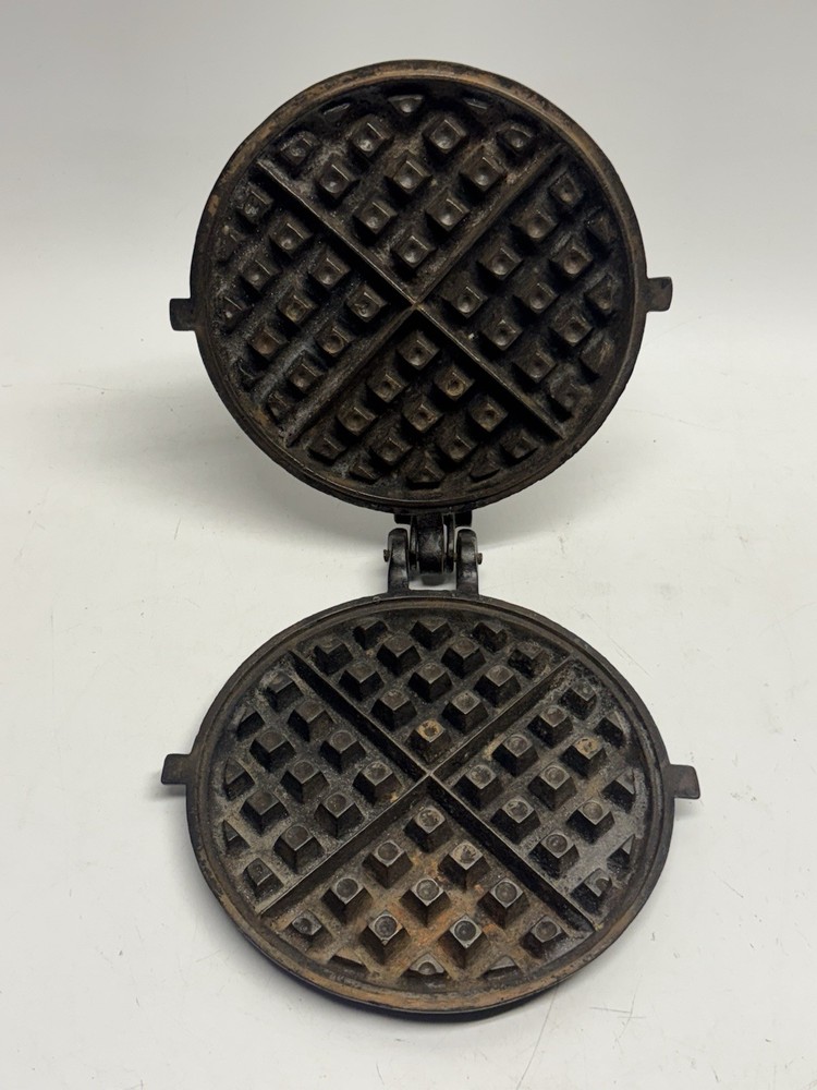 VINTAGE BRIDGE BEACH & Co 7 & 8 Cast Iron Waffle Maker EXCELLENT CONDITION!