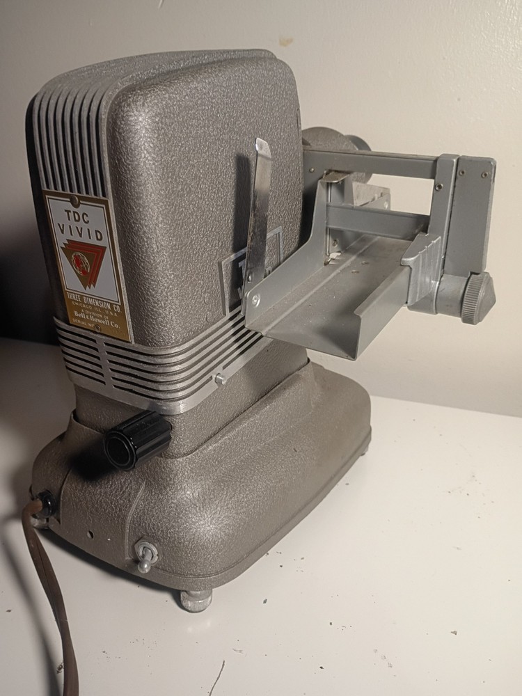 TDC Selectron Model D Slide Projector. Vintage. In great shape. no case